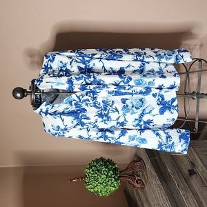 ⚡️Nwot size small blue white floral long sleeve blouse